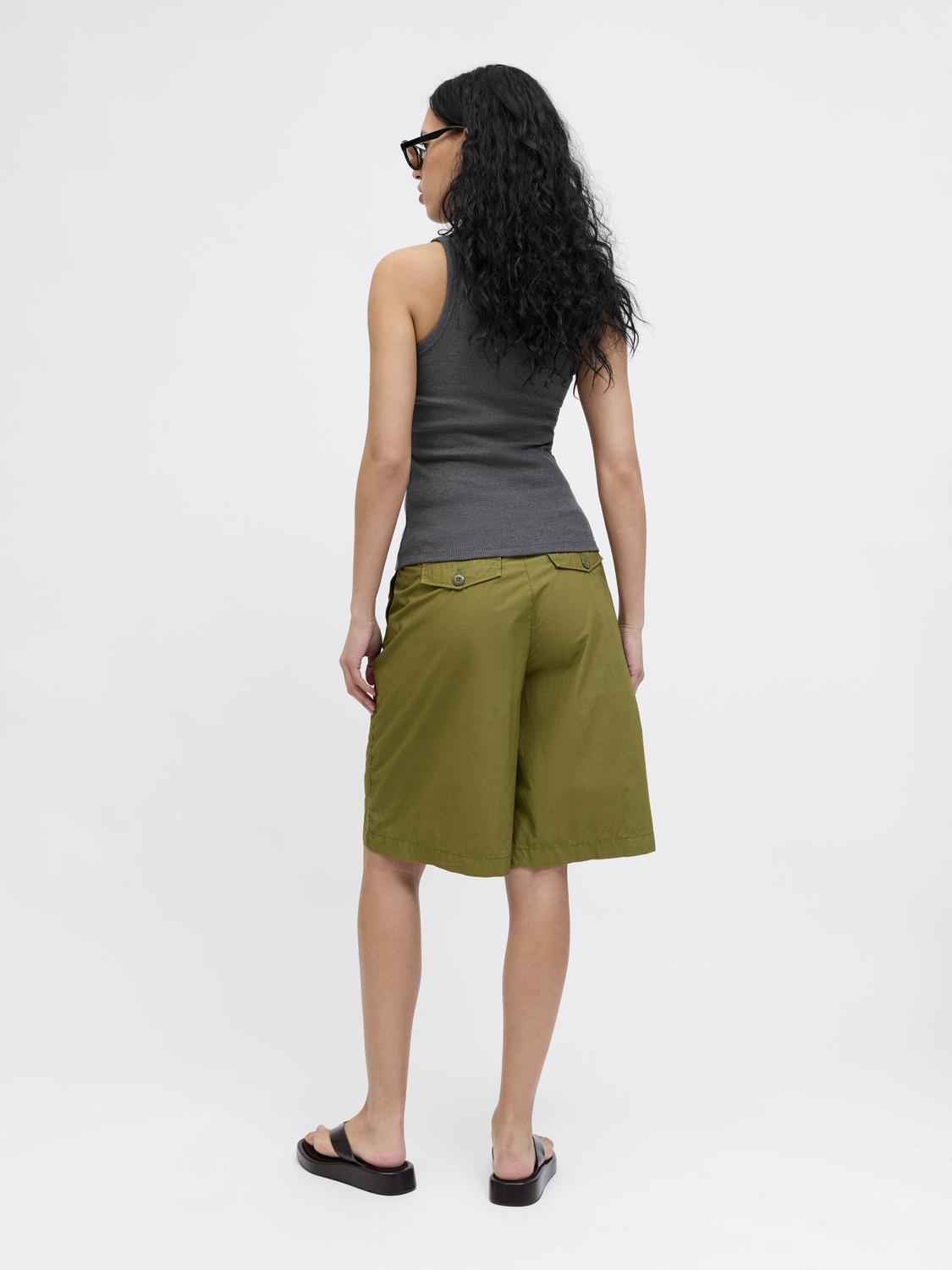 model_shot-back
